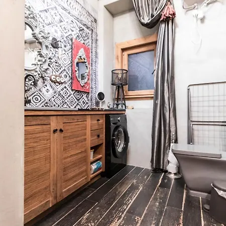 Castle Downtown Apartment *