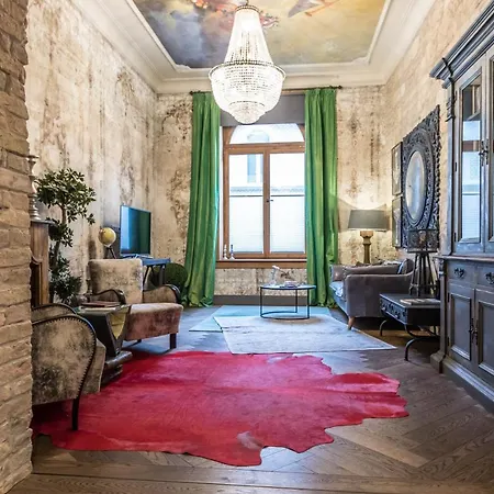 Castle Downtown Апартаменты